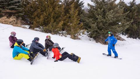 group of kids during junior kids ski multi-week programs at blue mountain resort located on the ski school webpage